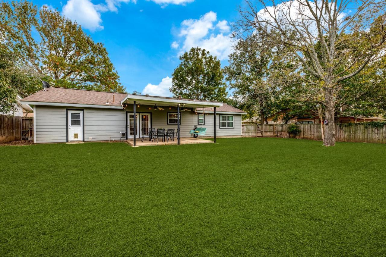 Cozy 4 Bedroom Home Blocks To Main Street And Wineries Fredericksburg Exterior foto